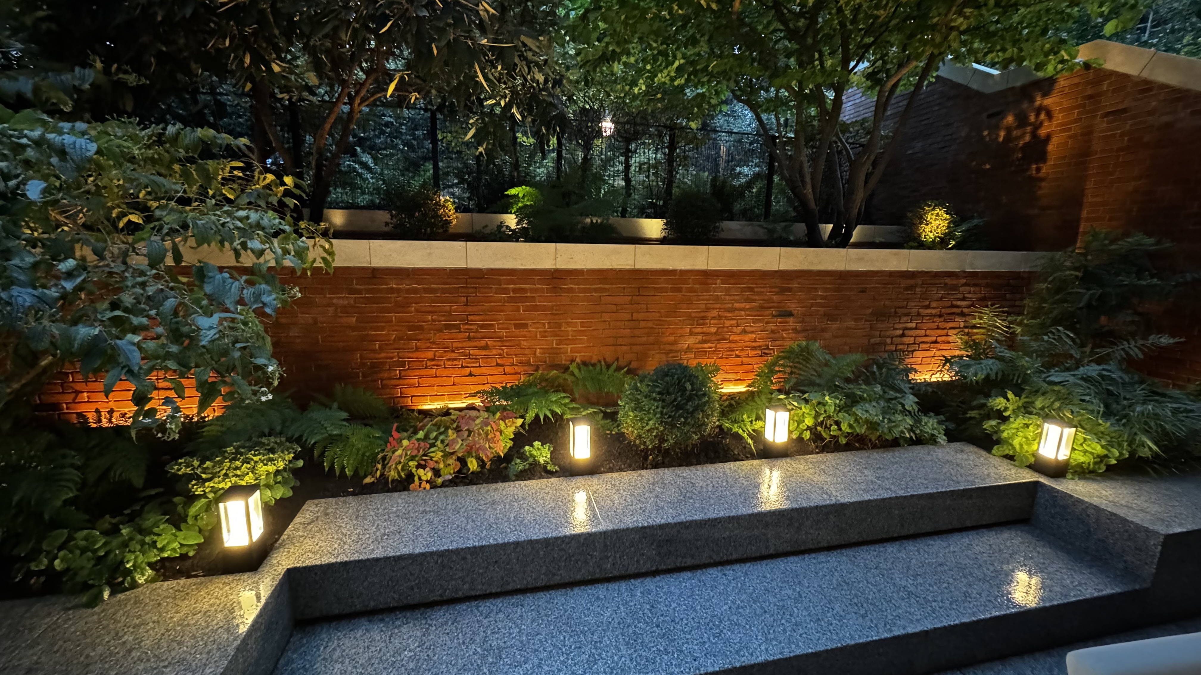 Low voltage garden lighting