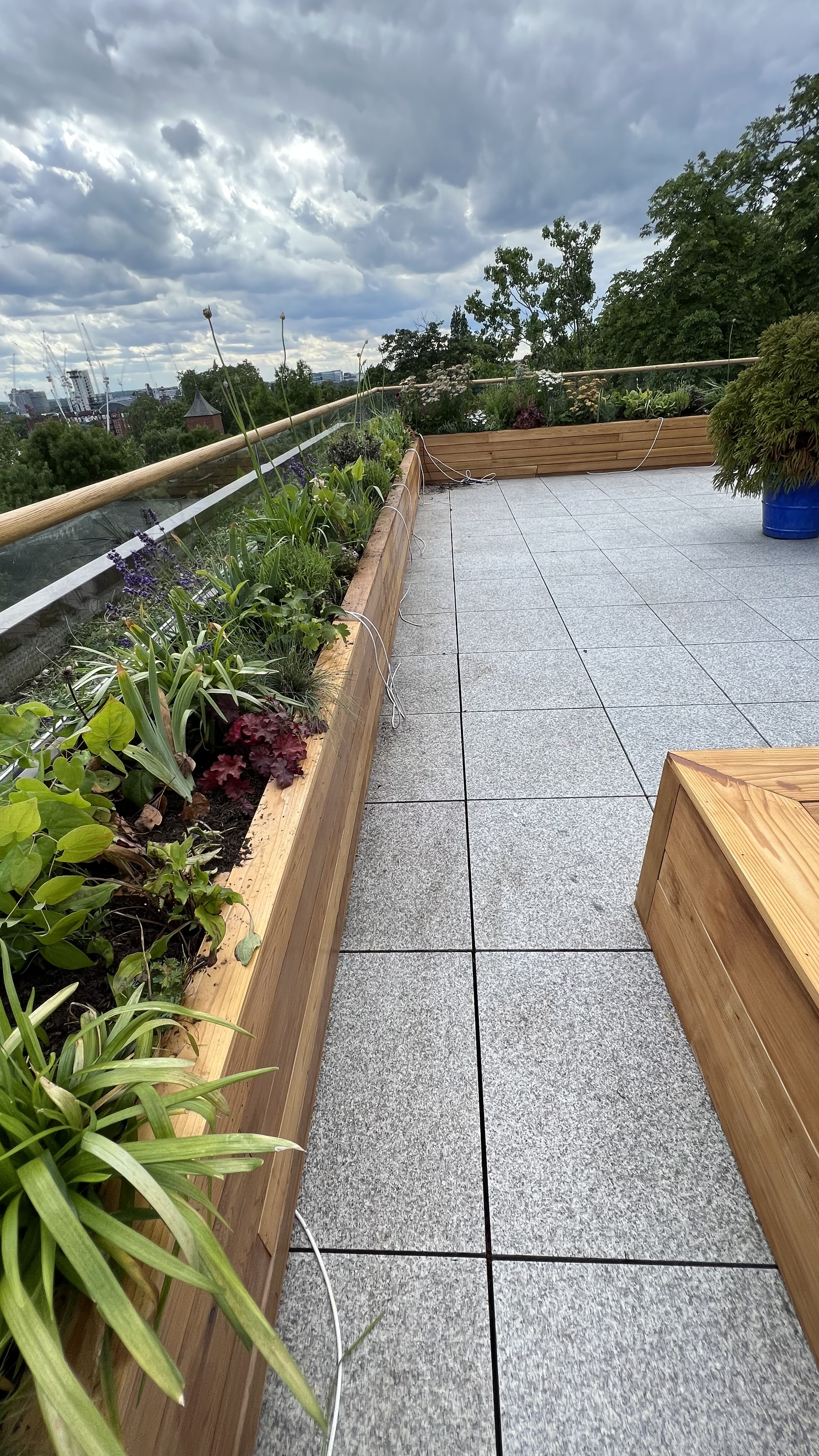 Estate terrace garden
